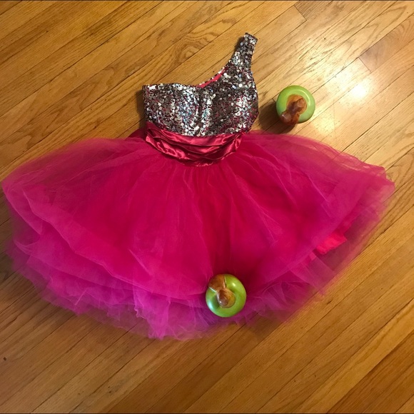 Dresses & Skirts - Beautiful One Shoulder Party Dress